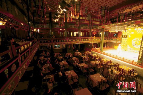 武汉特色：喝茶卖杯子，一店两风情(武汉茶杯批发市场在哪里)